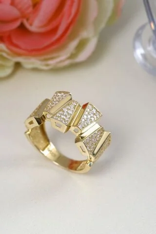 14 Ayar Altın Taşlı Üçgen Desenli Yüzük Resim 1